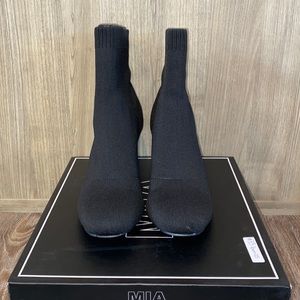 Mia Womens Loree Flynit Sock black booties NEW IN BOX. Size: 7.5